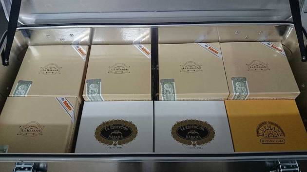 Ammo-box of Jars - 5 San Cristobal Torreon, 2 La Escepcion Selectos Finos RE Italia, 1 H. Upmann Magnum 46