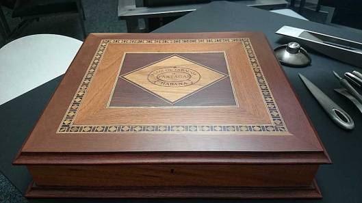 Partagas Sobresalientes Humidor Antiguo