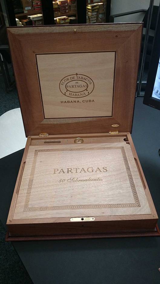 Partagas Sobresalientes Humidor Antiguo