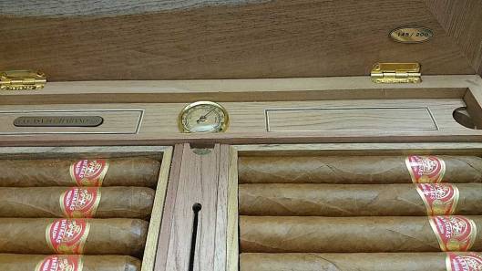 Partagas Sobresalientes Humidor Antiguo