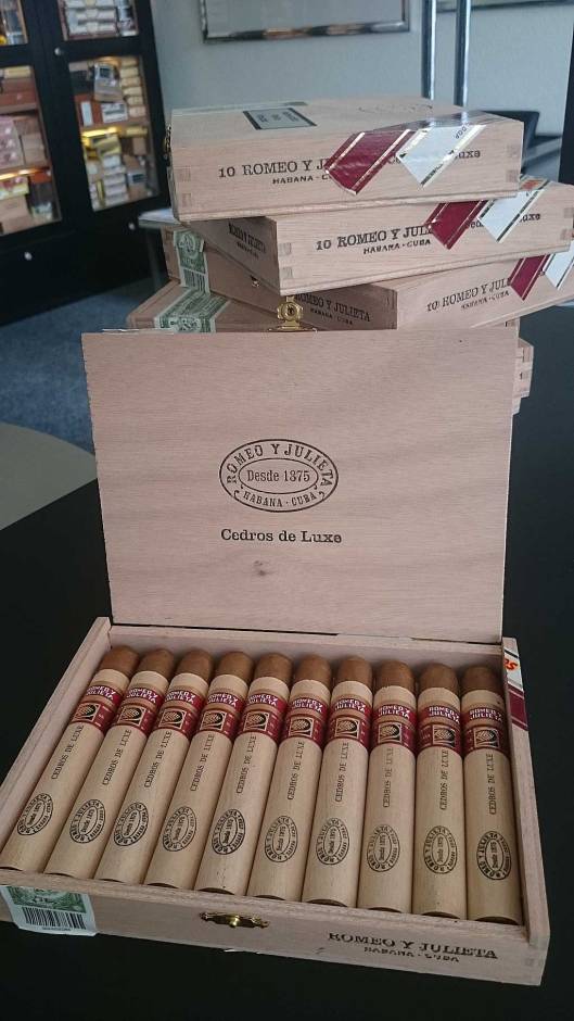 Romeo y Julieta Cedros de Luxe LCDH