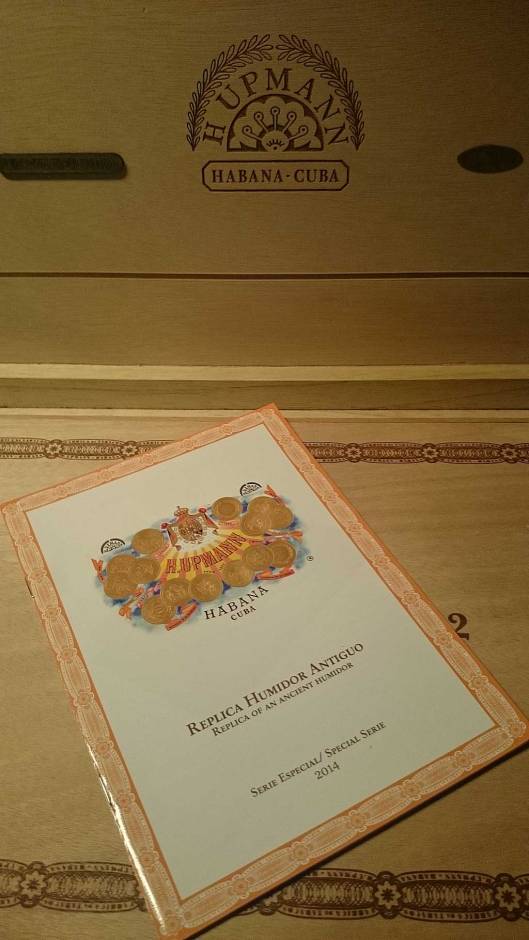 H. Upmann - Supremos No. 2 - Réplica Humidor Antiguo 2014