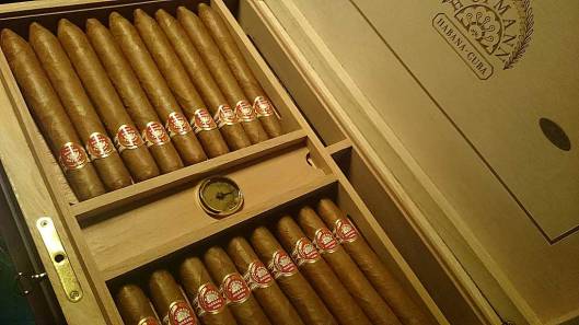 H. Upmann - Supremos No. 2 - Réplica Humidor Antiguo 2014