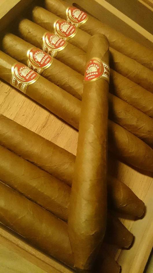 H. Upmann - Supremos No. 2 - Réplica Humidor Antiguo 2014