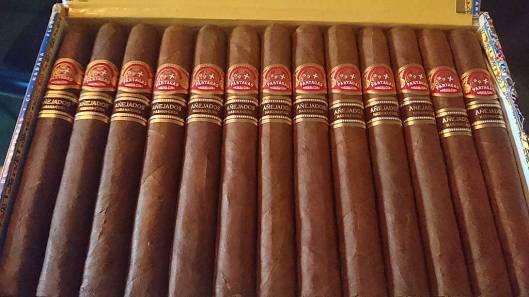 Partagas - Coronas Gordas - Añejados