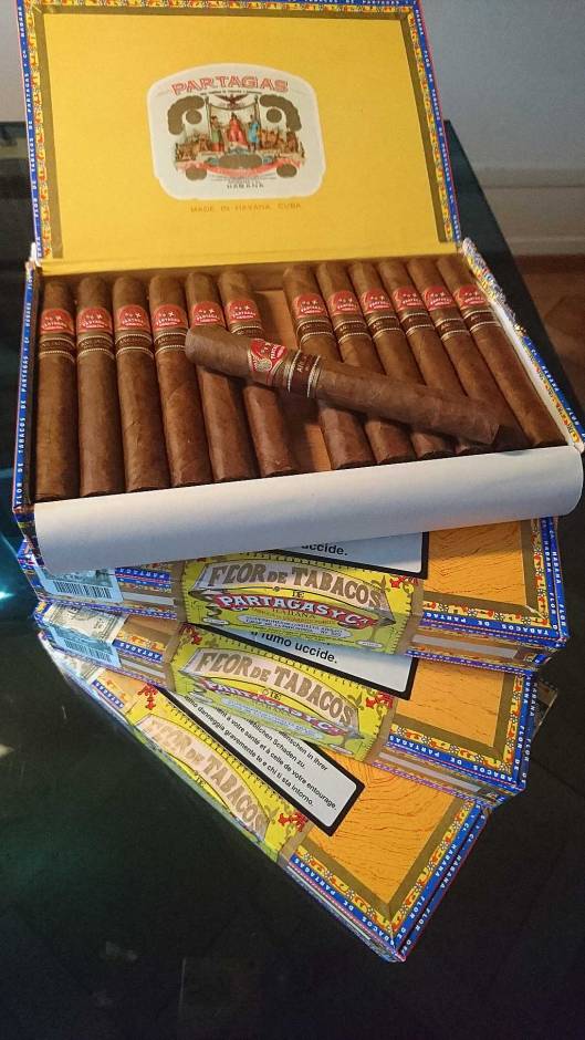 Partagas - Coronas Gordas - Añejados